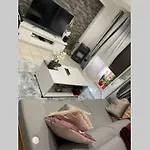 Petit Appartement De 50 M2 Entierement Renove